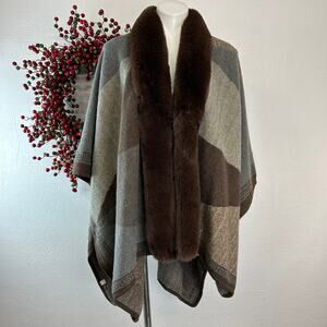 Blanket Cape with fur collar